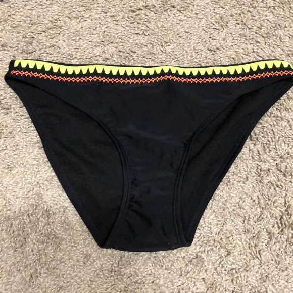 BRAND NEW BLACK STRING BIKINI SIZE Medium - Picture 4 of 4